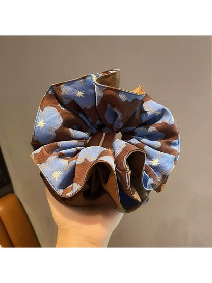 Gifty - Vintage Contrast Print Scrunchie