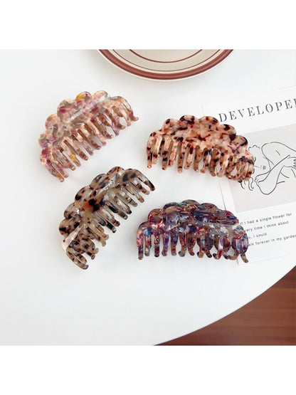 Close-up of Beau double row wavy claw clip showing curved teeth