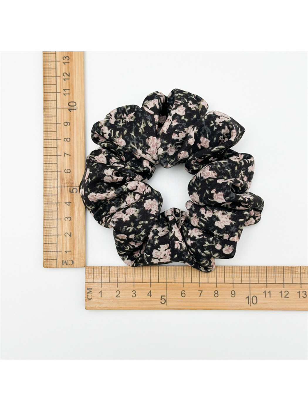 Gifty - Plant Floral Fabric Ponytail Style Scrunchie