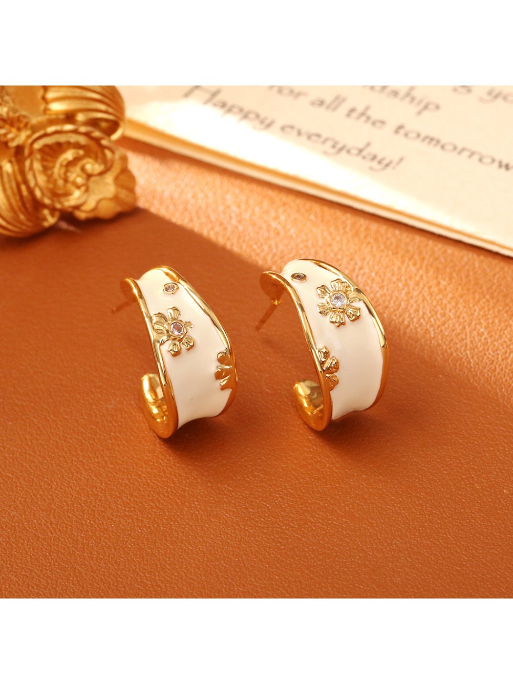 Earedge - Modern C-Hoop Earrings