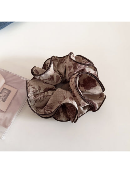 Gifty - Vintage Rose Print Scrunchie