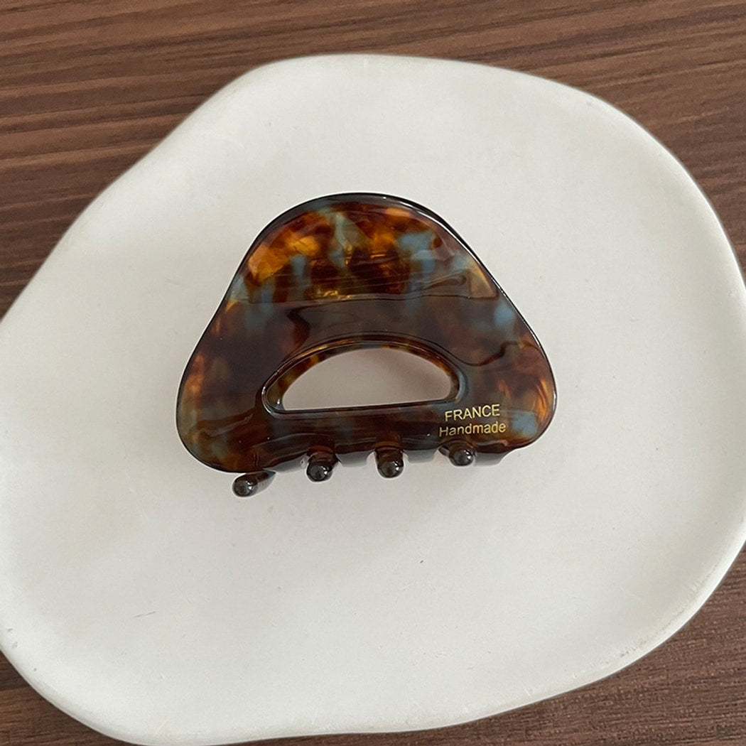 Beau - Glossy Marble Cutout Triangle Claw Clip