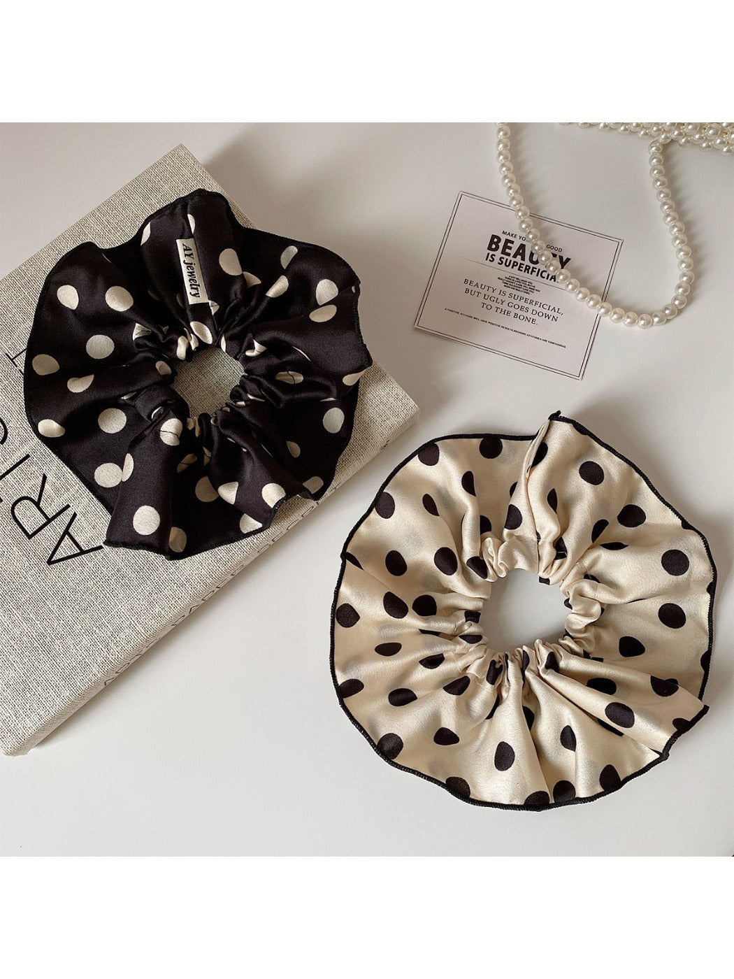 Gifty - Polka Dot Elegant Scrunchie