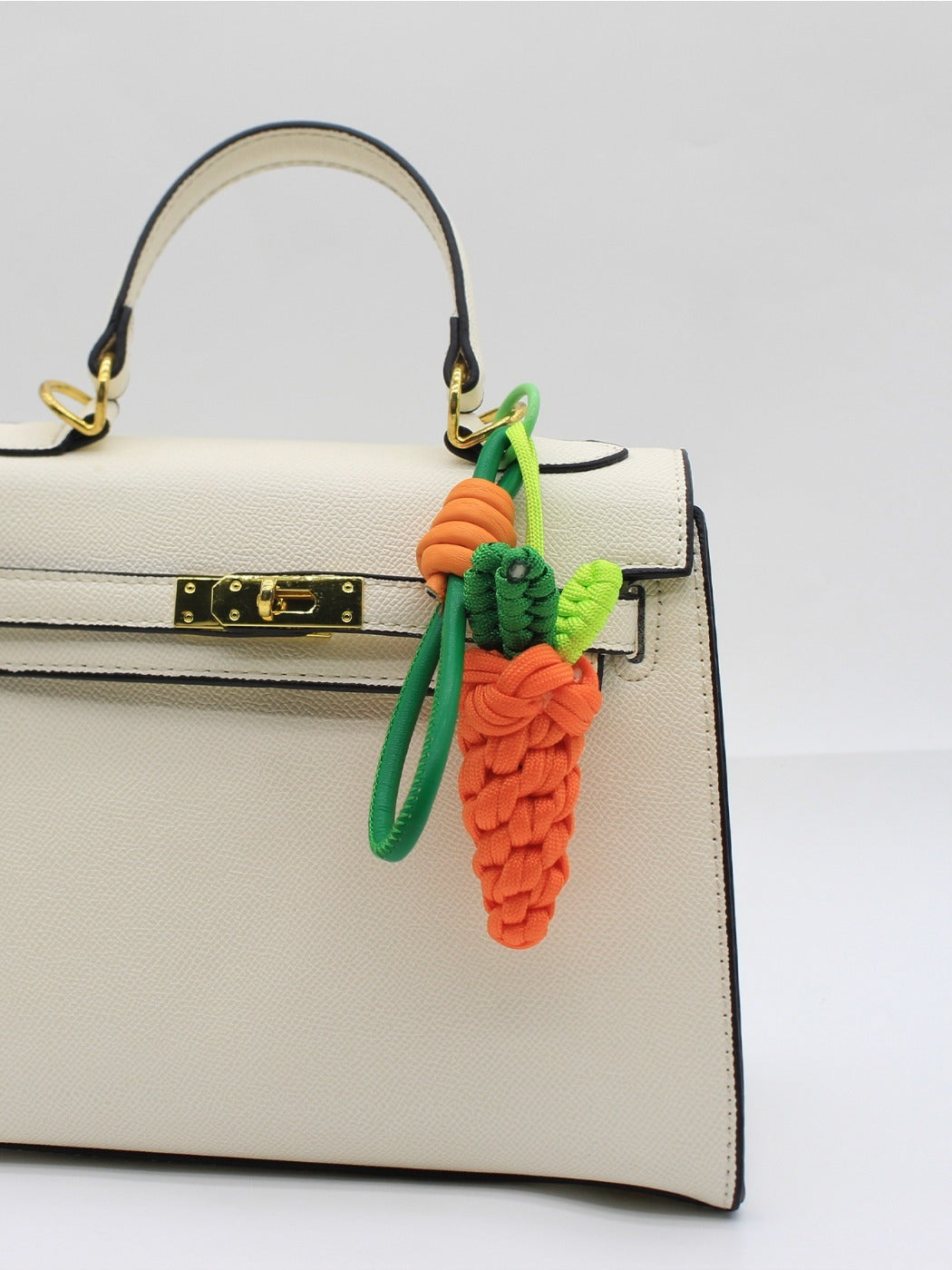 Keypus - Carrot Flower-Shaped Keychain