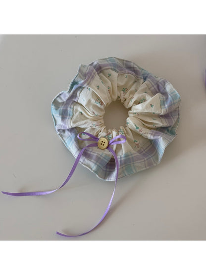 Gifty checkered bow ribbon scrunchie folded to show inner elastic