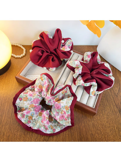 Gifty - Vintage Red Floral Print Scrunchie
