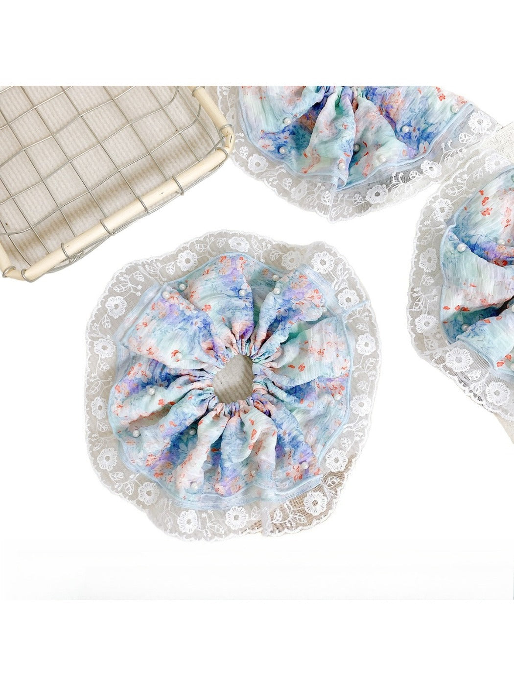 Gifty - Lace Floral Scrunchie for Women Elegant and Sweet