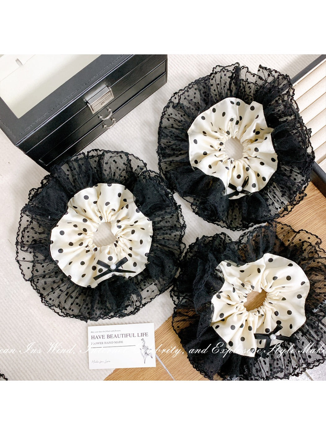 Gifty - Bowknot Wave Point Lace Hair Circle