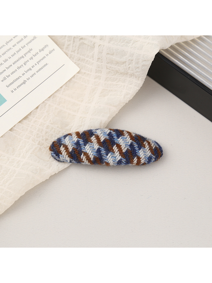 Beau - Geometric Oval Houndstooth Hair Clip