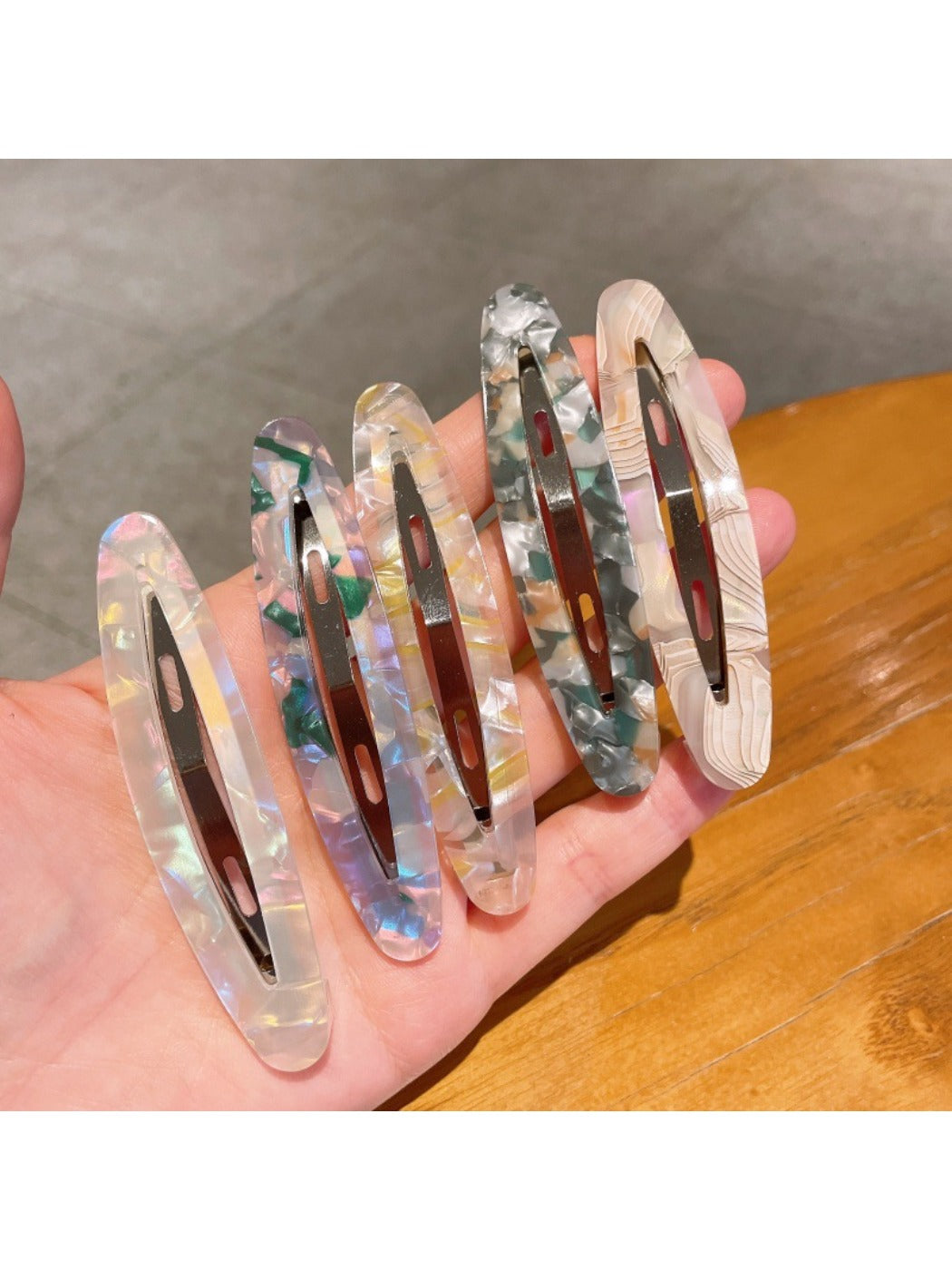 Beau - Elegant Oval Hollowed Out Hair Clip