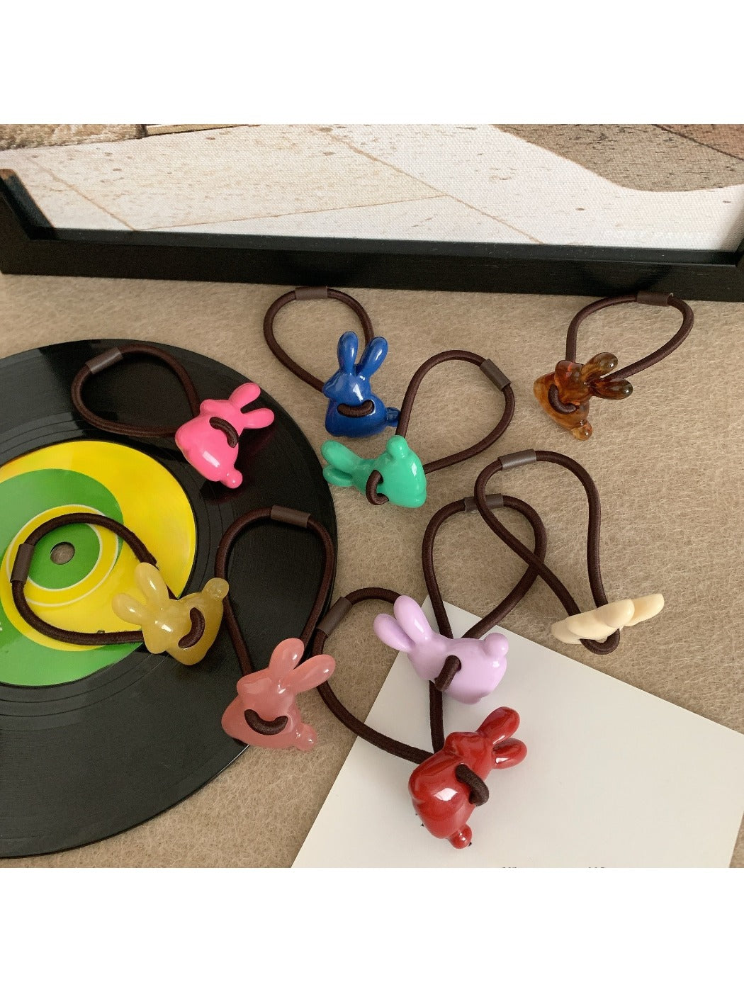 Gifty - Cute Retro Hair Tie