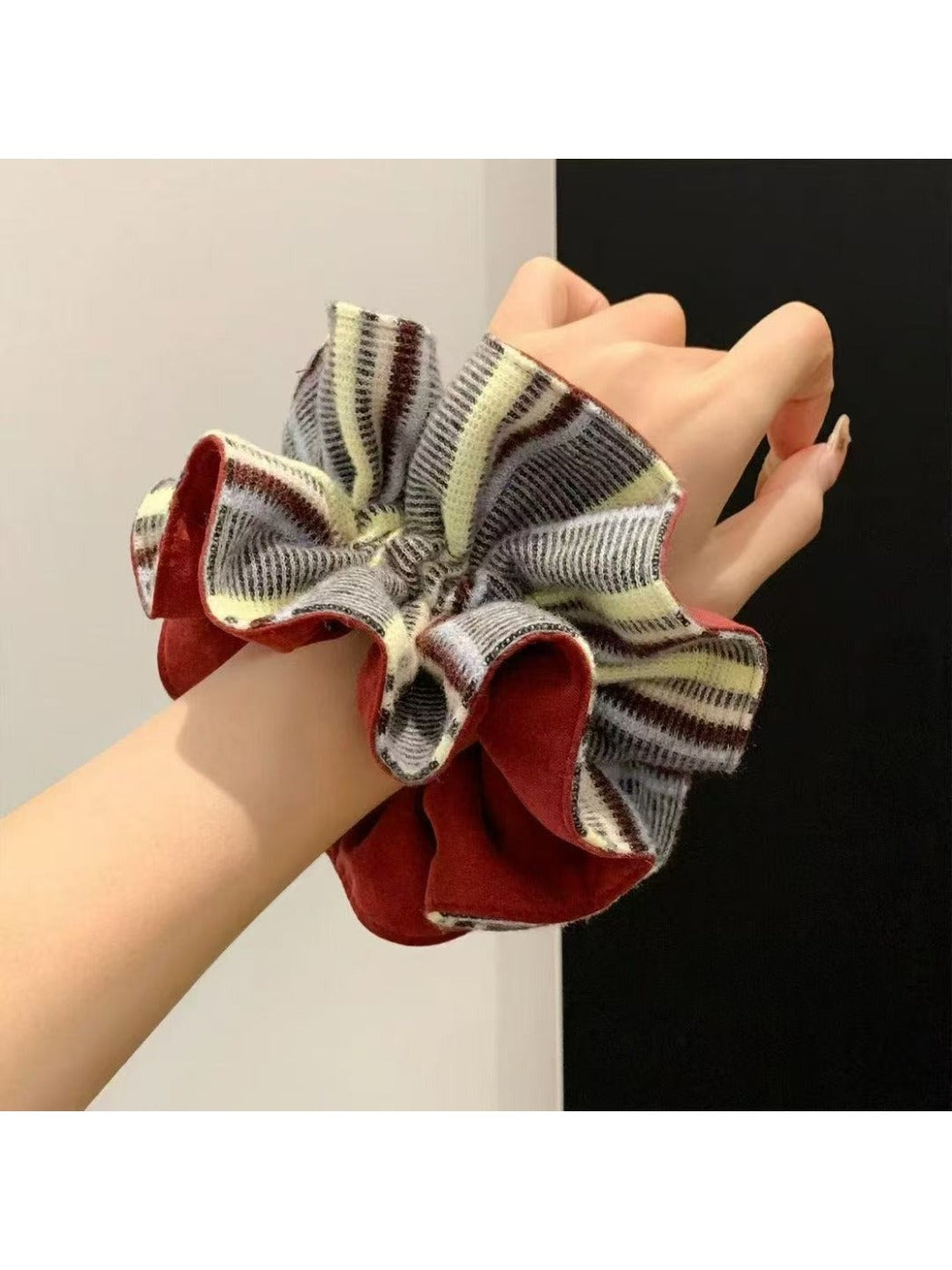 Gifty - Elegant Striped Voluminous Scrunchie
