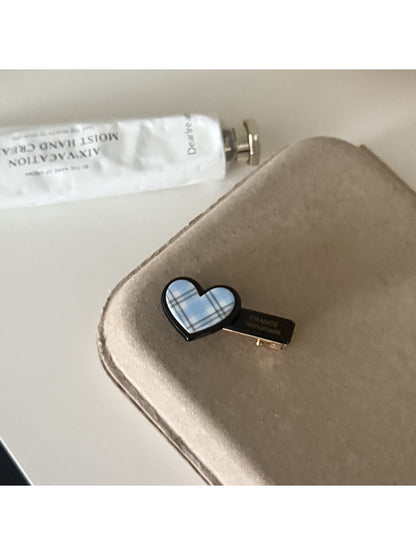 Beau - A Flower Shaped Heart Plaid Hair Clip