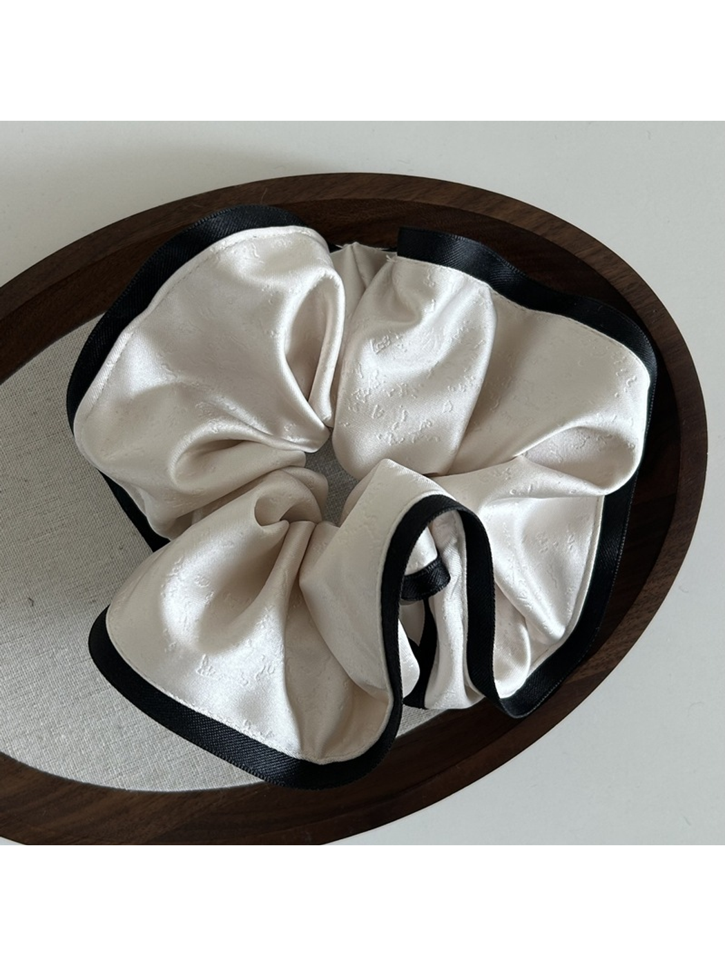 Gifty - Satin Elegant Loose Oversized Hair Scrunchie