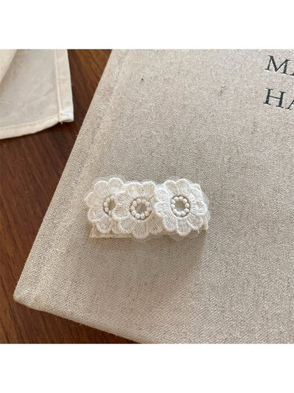 Beau - Elegant White Flower Hair Clip