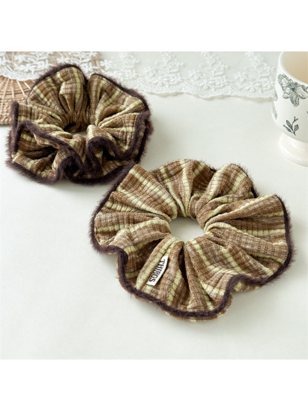 Gifty - Relaxed Style Striped Scrunchie