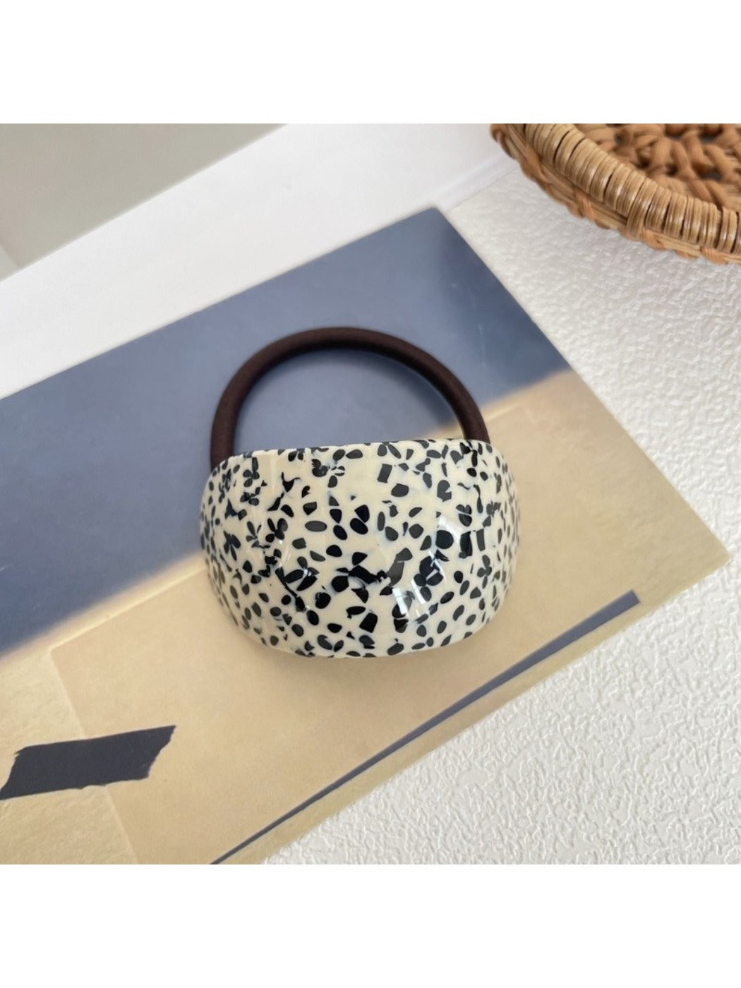Gifty - Elegant Oval Shaped Hair Tie