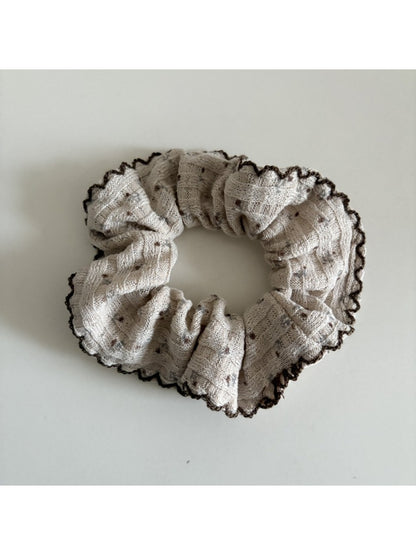 Side view of Gifty scrunchie highlighting its gathered fabric texture