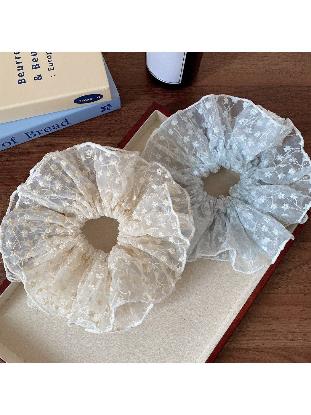 Gifty - Lace Hollow Floral Scrunchie