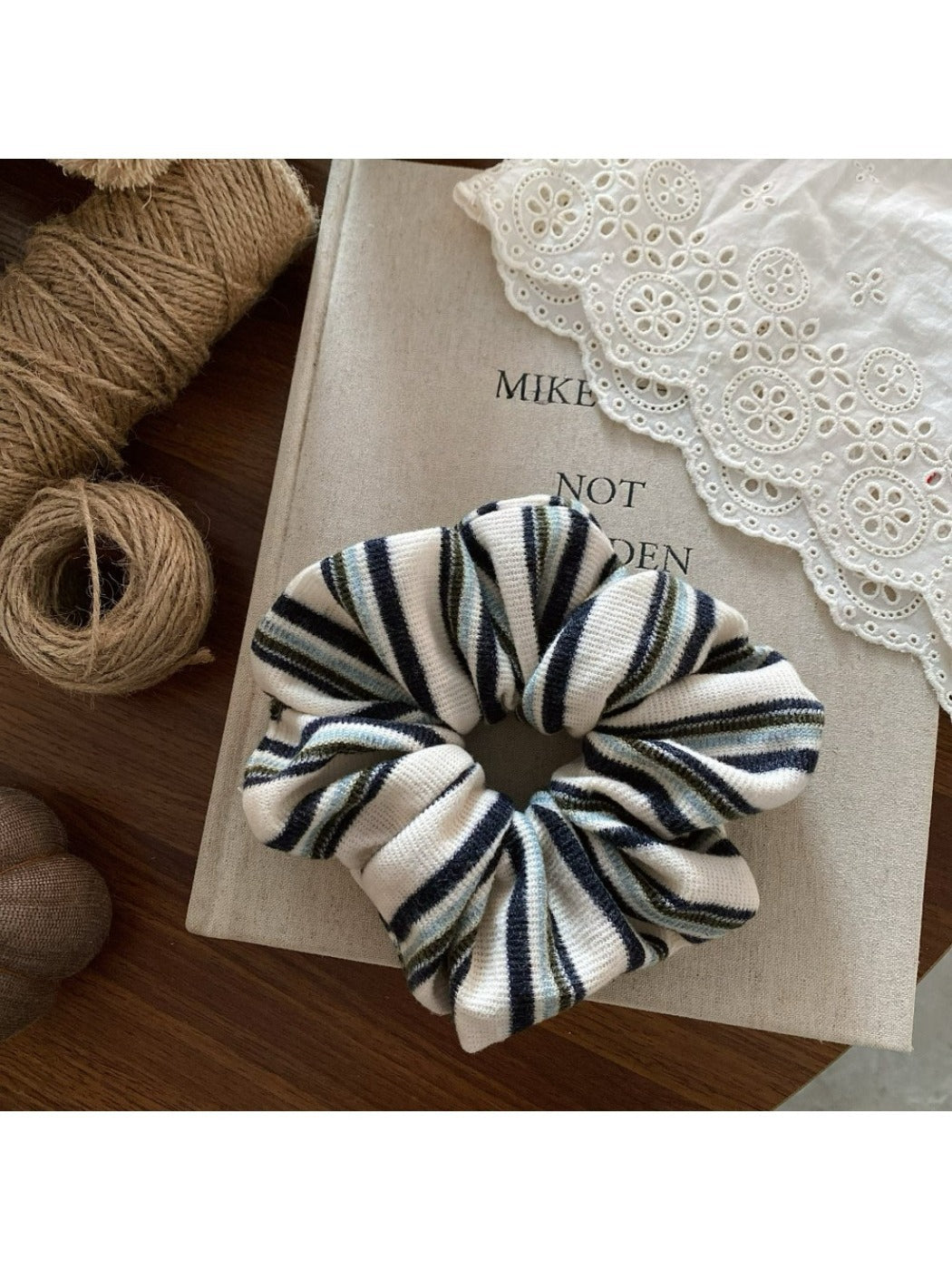 Gifty - Trendy Striped Scrunchie Hair Ties