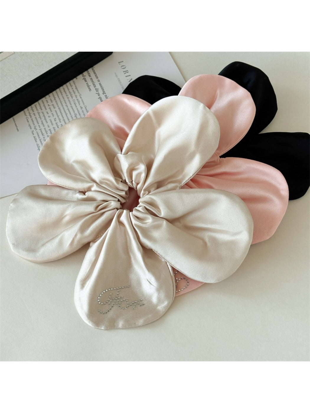 Gifty - Elegant Flower Hair Tie