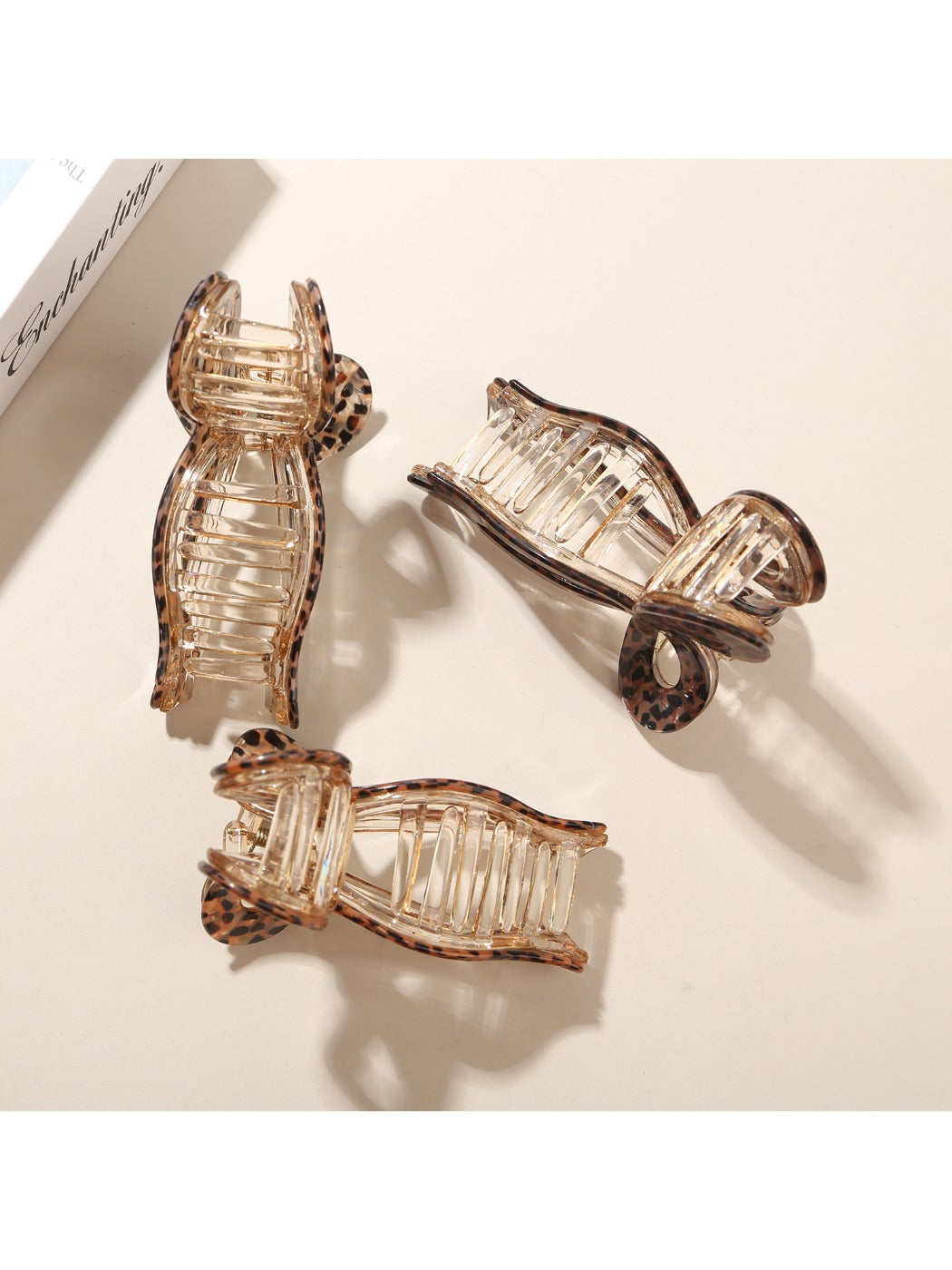 Beau - Chic Leopard Print Bow Claw Clip