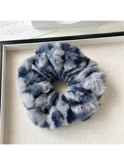 Gifty - Plush Scrunchie Hair Tie