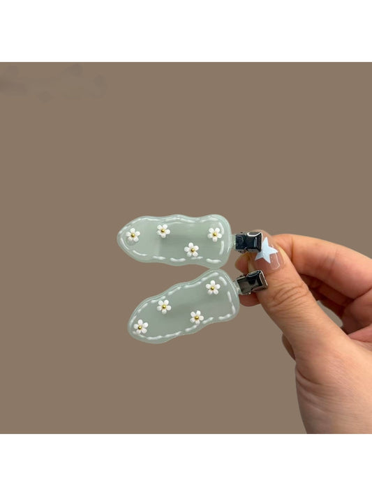 Beau - Daisy Floral Plastic and Alloy Hair Clip