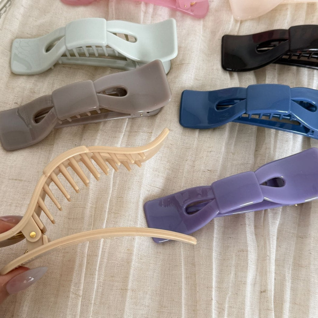 Beau - Glossy Plastic Bow Design Hair Clip