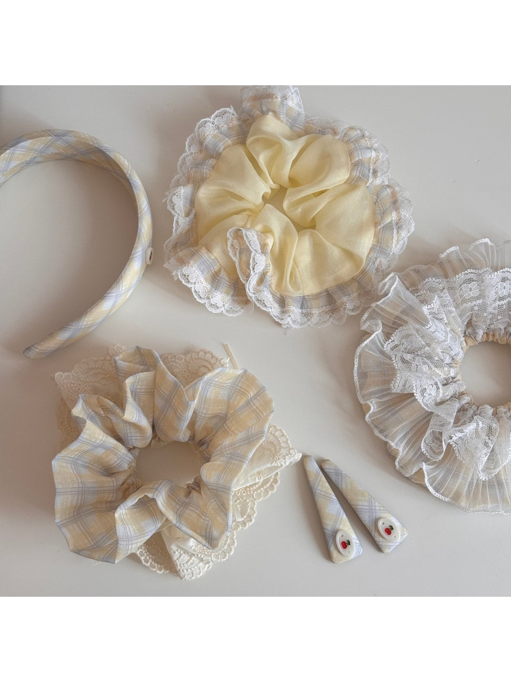Gifty - Plaid Lace Trim Pleated Fabric Scrunchie