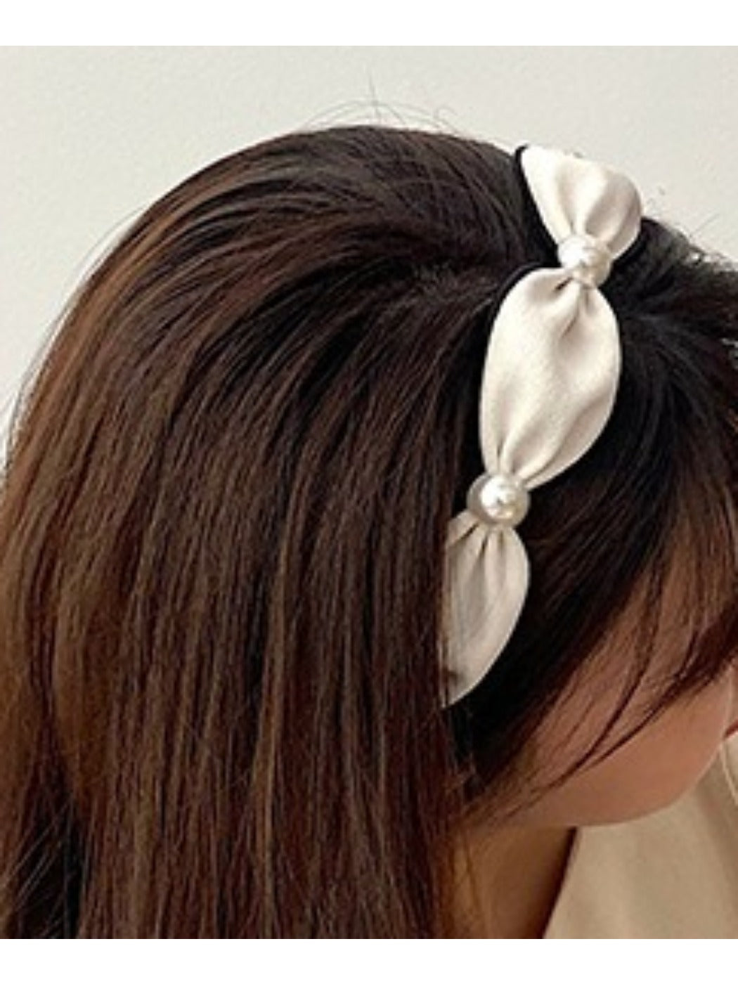 Gifty headband styled with casual outfit on model with loose hair