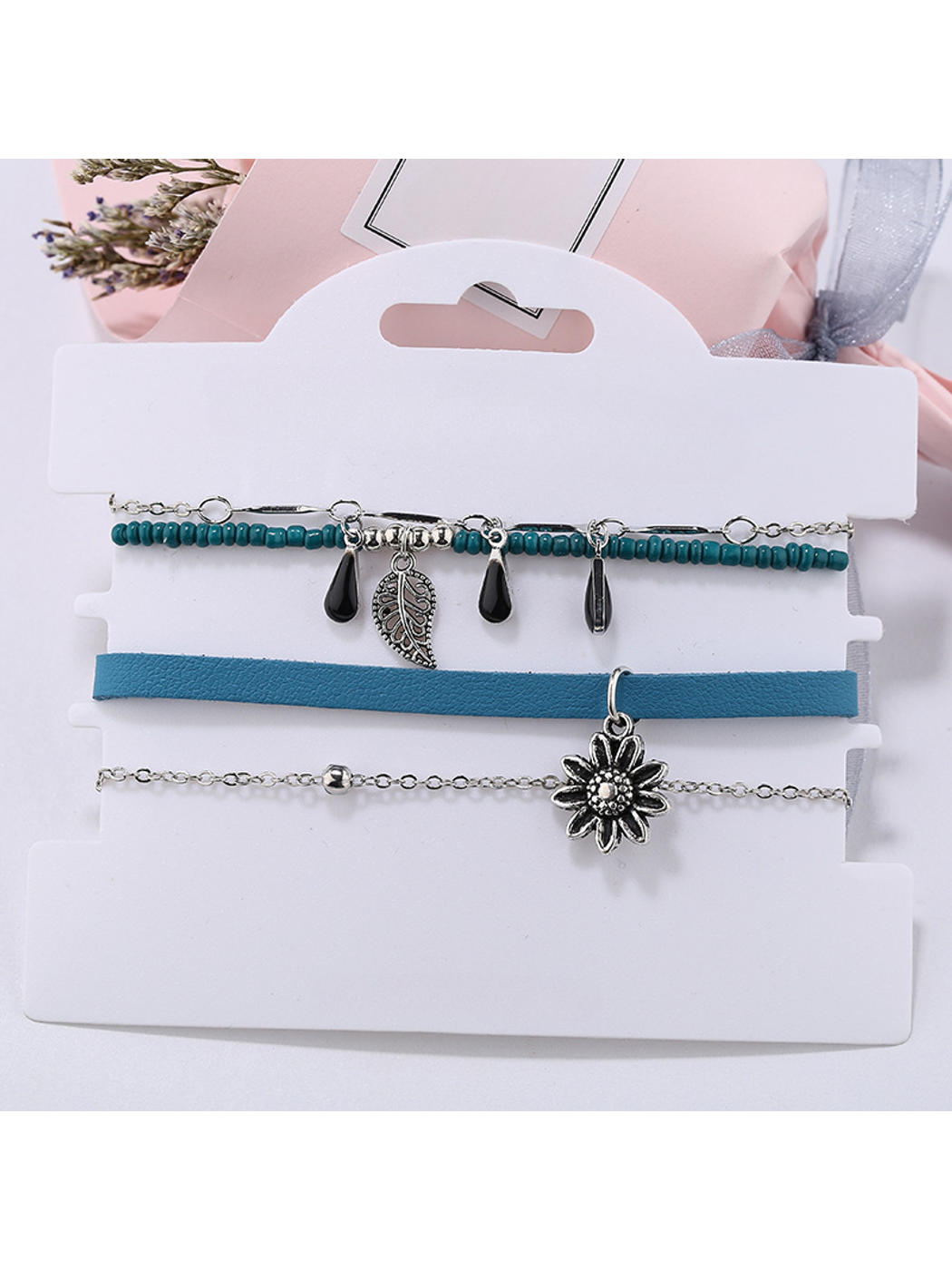 Lovra - Beaded Ethnic Style Pendant Bracelet