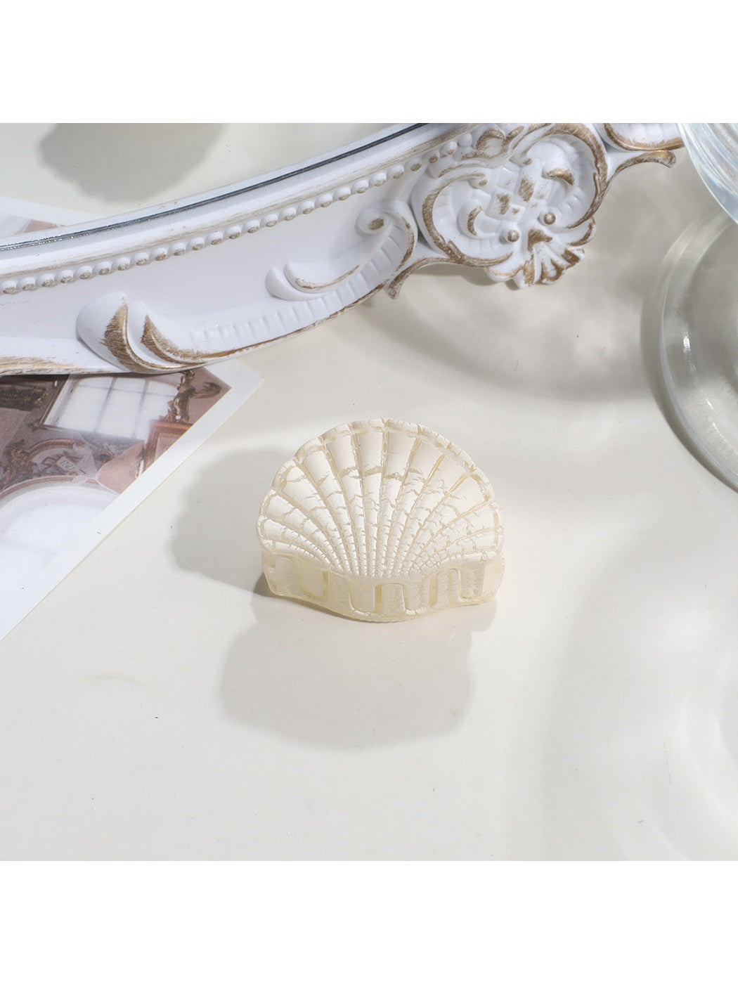 Beau - Textured Plastic Seashell Silhouette Claw Clip