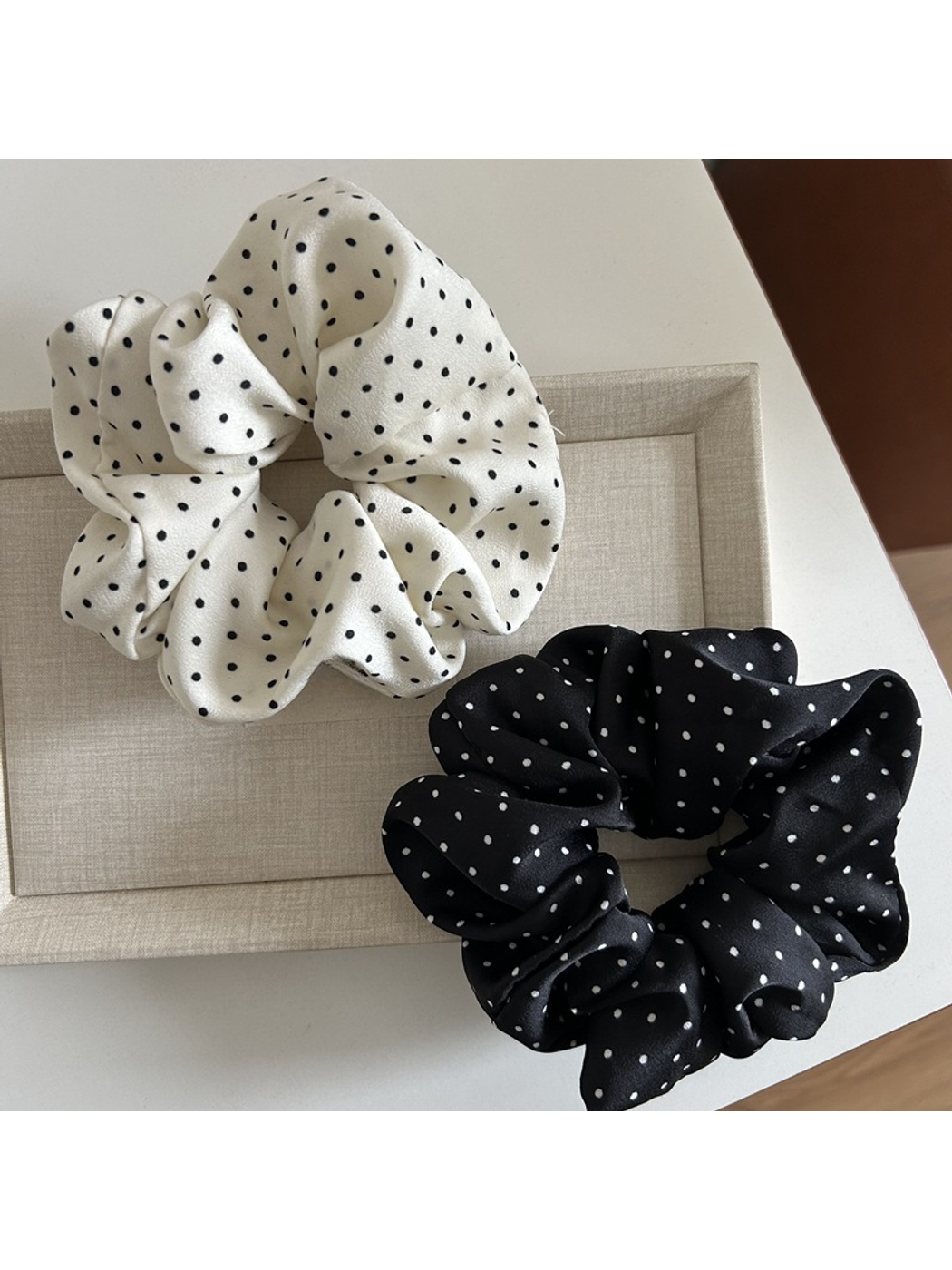 Gifty - Vintage Polka Dot Minimalist Scrunchie