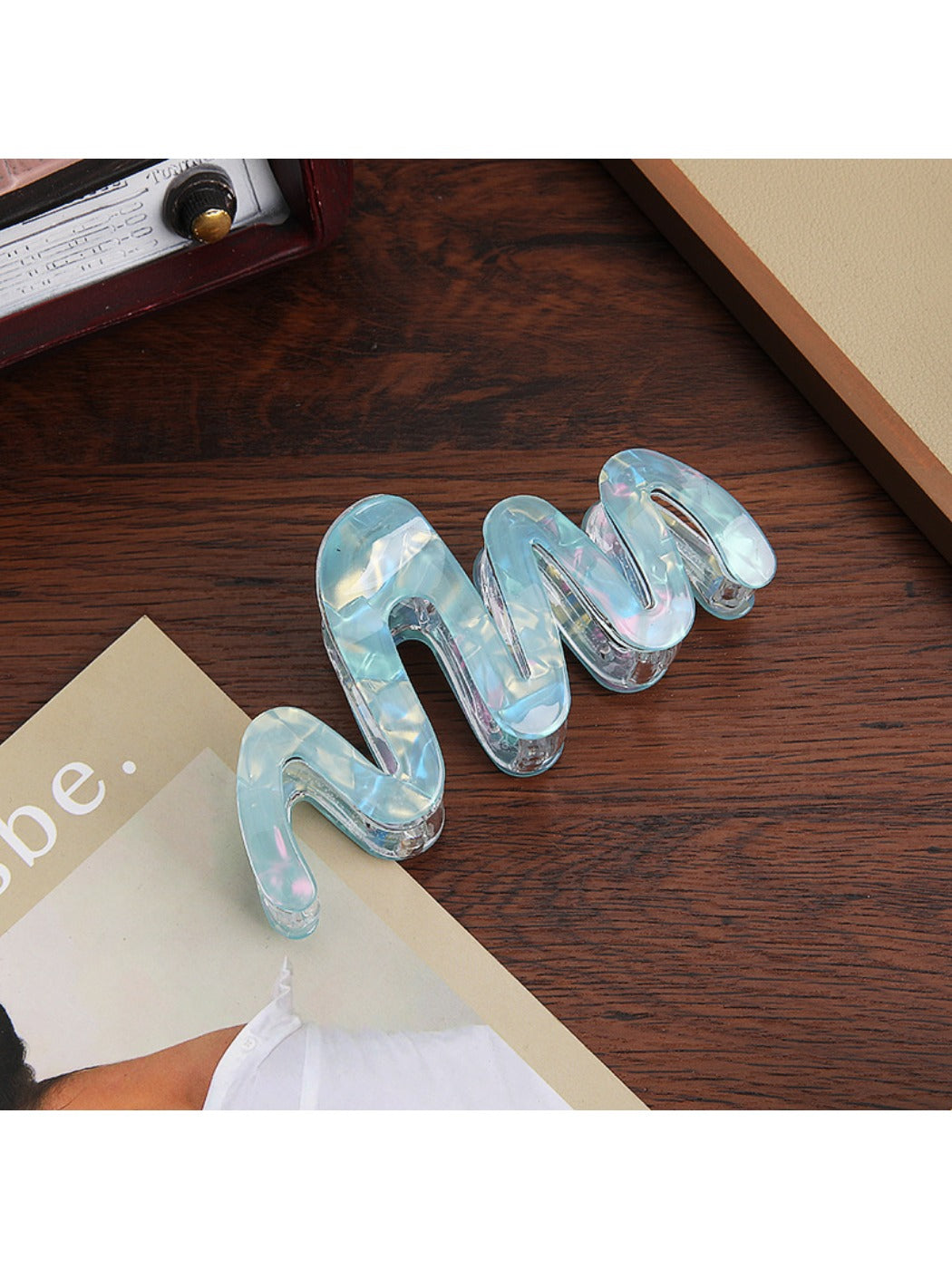 Beau - Cute Minimalist Wavy-Shaped Hair Clip