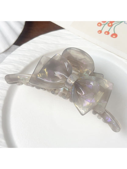 Beau double layer bow hair claw clip in light pink color on white background