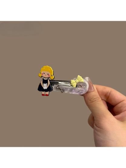 Beau cute cartoon hair clip featuring a smiling character with colorful details
