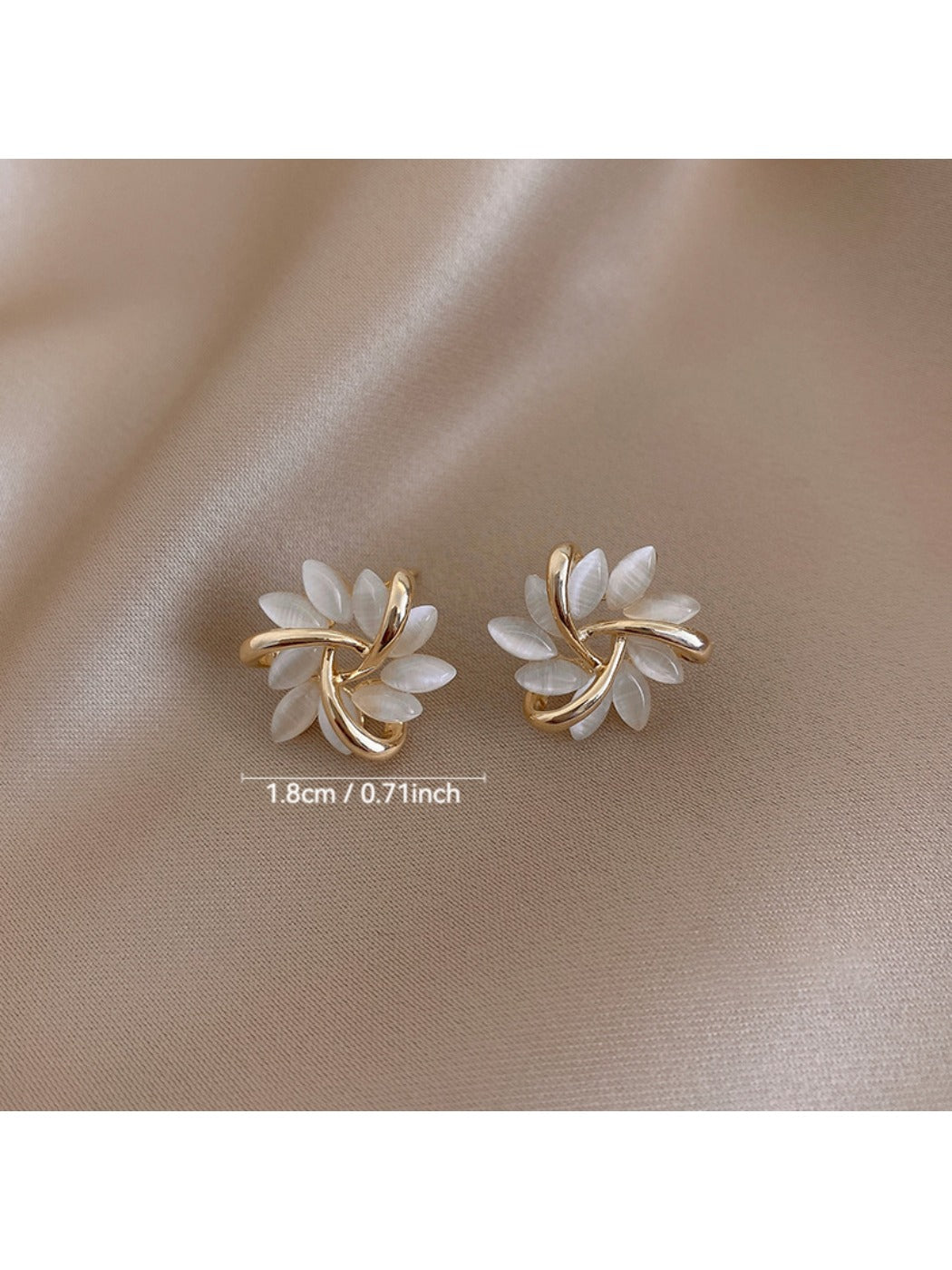 Earedge - Elegant Floral Petal Stud Earrings