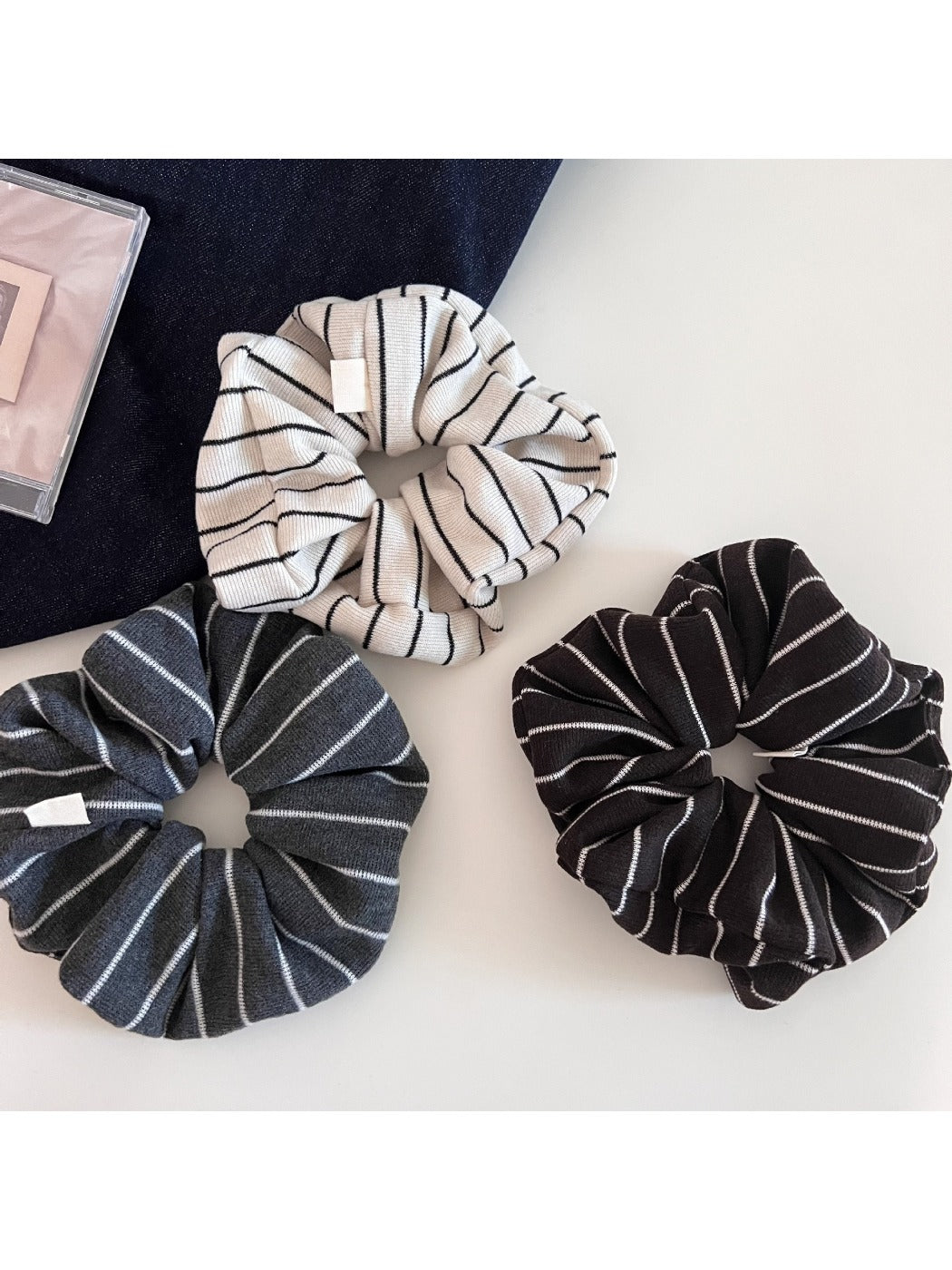 Gifty - Chic Minimalist Stripe Scrunchie