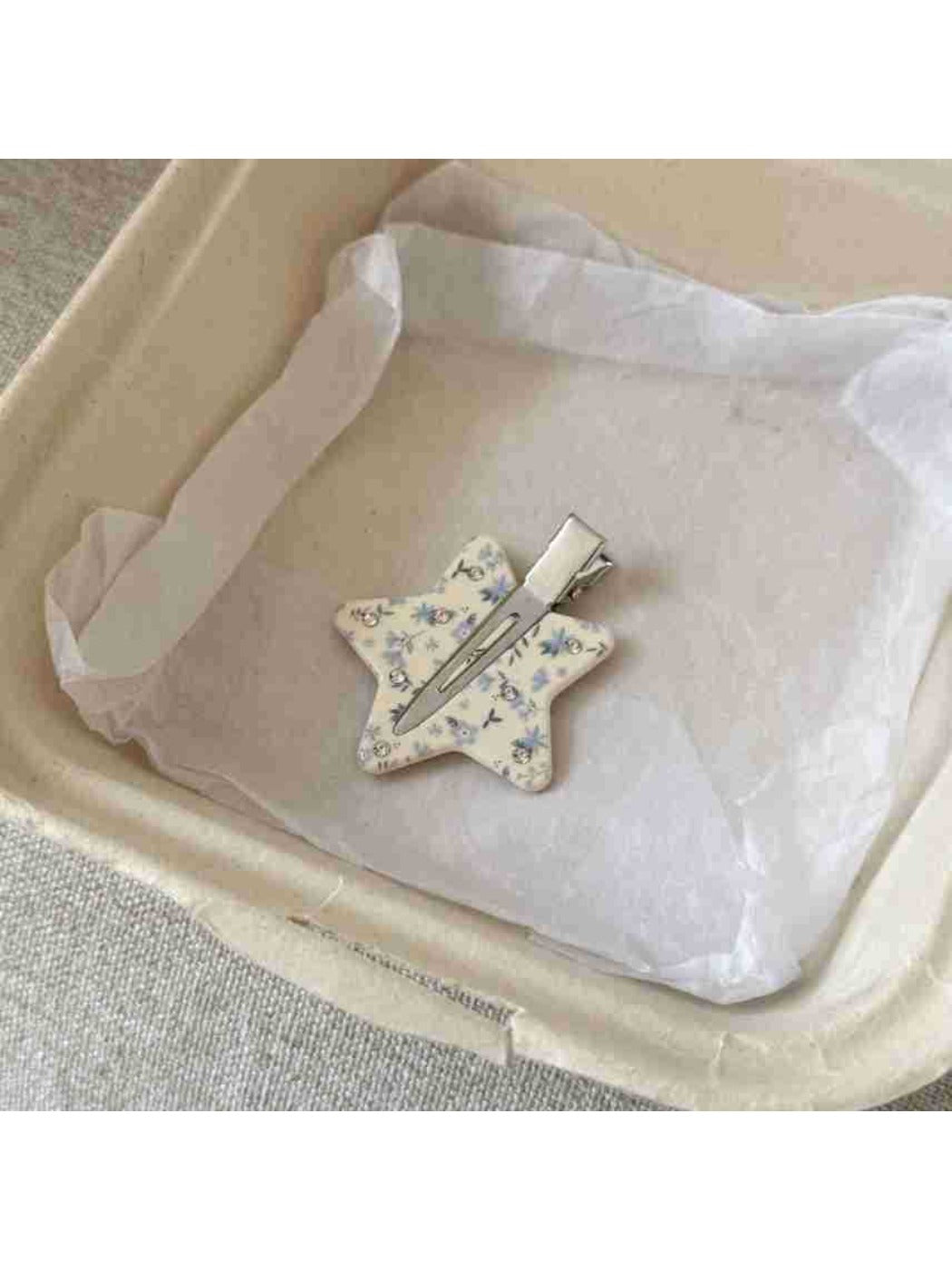 Beau - Oval Star Shaped Floral Print Hair Clip
