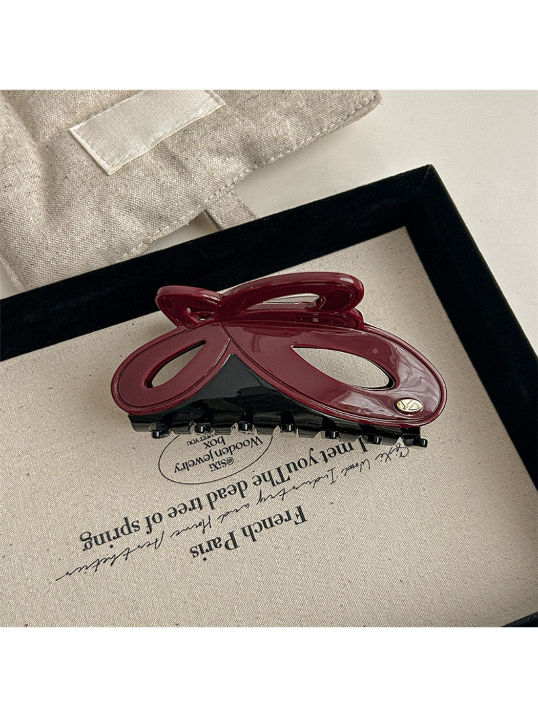 Beau - Alloy Detail Butterfly Shape Acetate Claw Clip
