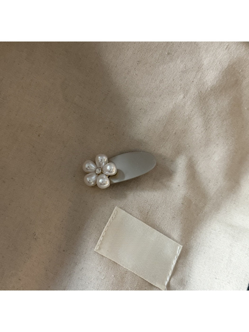 Beau - Geometric Floral Detail Alloy Hair Clip