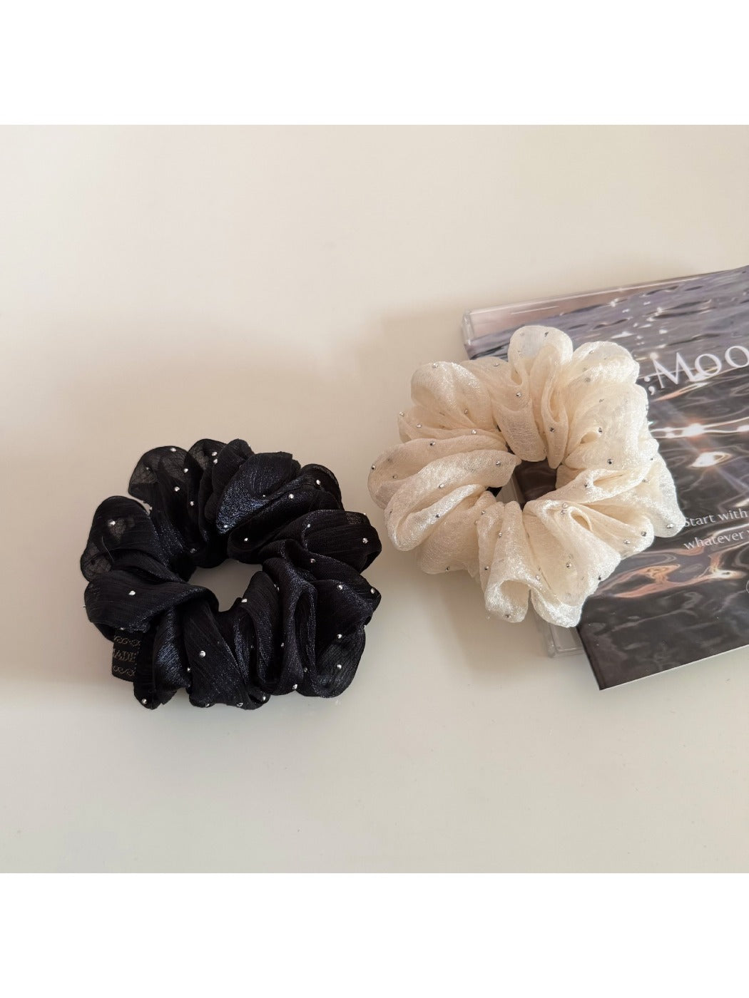 Gifty - Minimalist Solid Color Pleated Scrunchie
