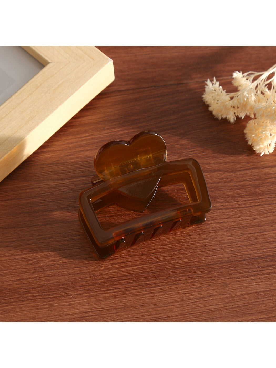 Beau - Heart Cutout Square Hair Claw Clip