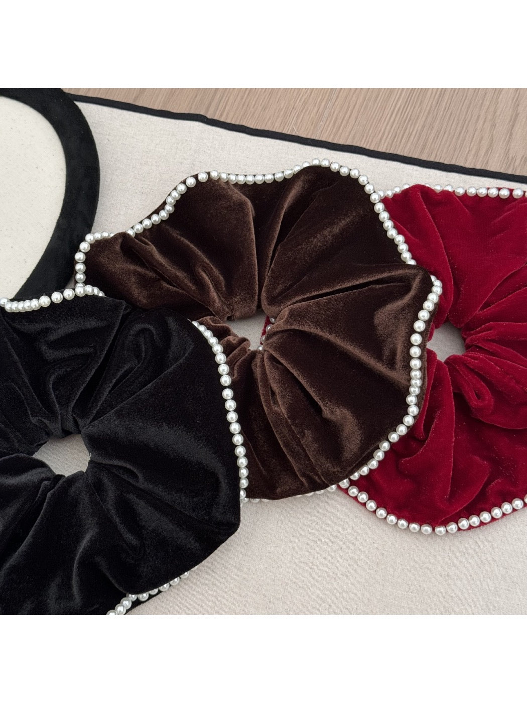 Gifty - Vintage Velvet Hair Scrunchie