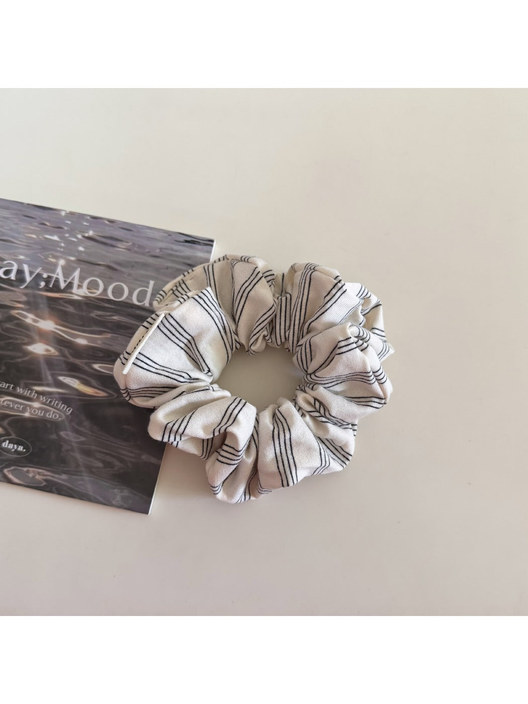 Gifty - Colorful Knitted Striped Scrunchie