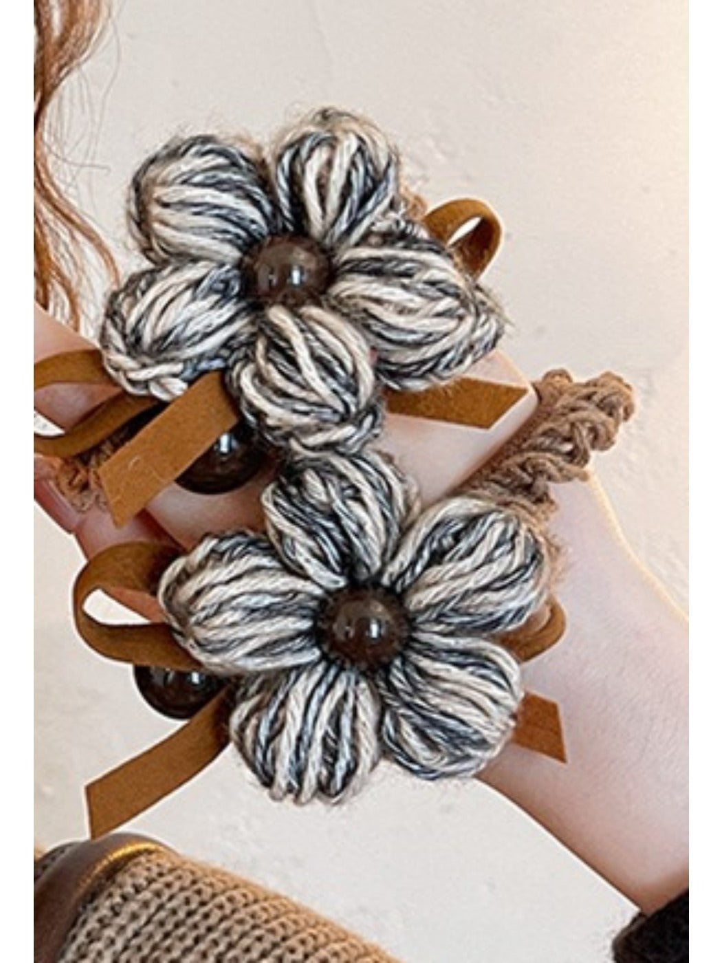 Gifty - Floral Bow Hair Scrunchie