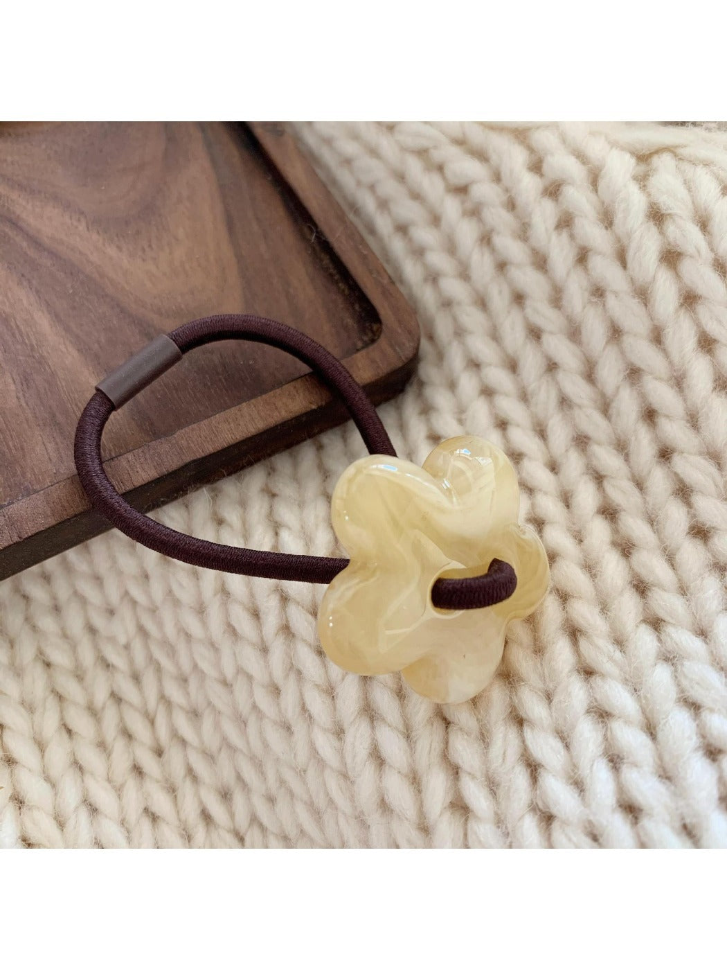 Gifty - Little Flower Shaped Hair Tie