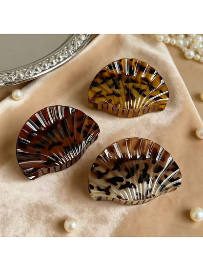 Beau - Vintage Leopard Print Shell Shaped Claw Clip