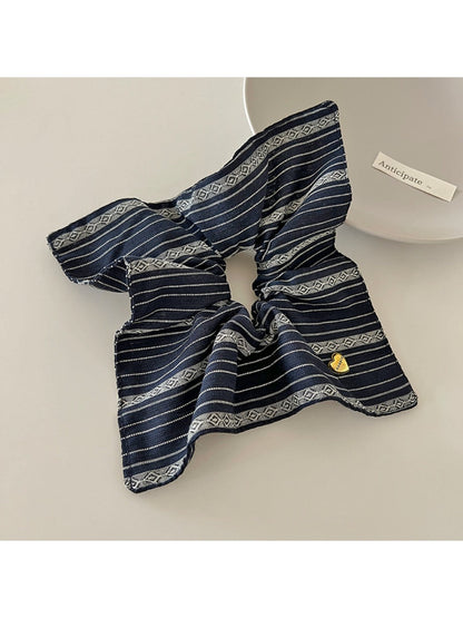 Gifty - Vintage Striped Scrunchie
